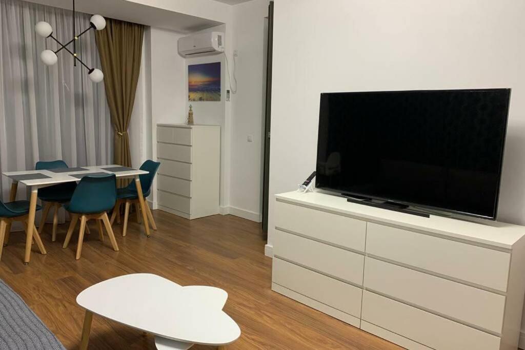 Andreve Apartment By Onix Blue Mamaia Nord, Baby Friendly, Private Parking Нэводари Экстерьер фото